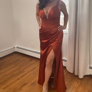 BEAUTIFUL LONG DRESS WITH SLIT